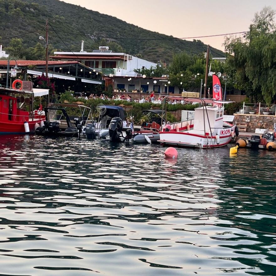 Νικολέττα Καρρά: Ποζάρει χωρίς μακιγιάζ από τις διακοπές της