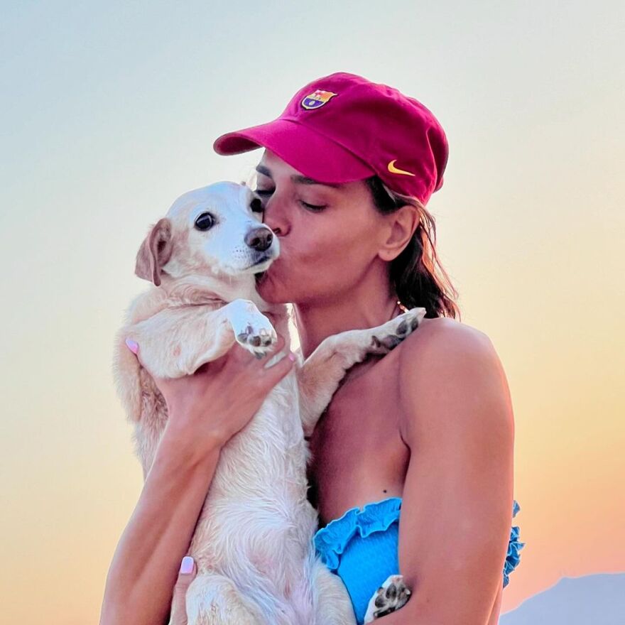 Νικολέττα Καρρά: Ποζάρει χωρίς μακιγιάζ από τις διακοπές της