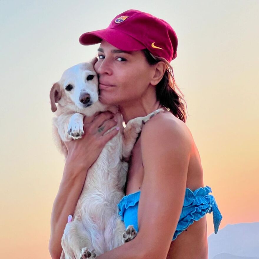 Νικολέττα Καρρά: Ποζάρει χωρίς μακιγιάζ από τις διακοπές της