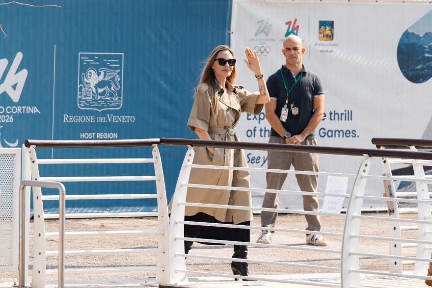 Αντζελίνα Τζολί: Έφτασε στη Βενετία για την πρεμιέρα της βιογραφικής ταινίας για τη Μαρία Κάλλας - Δείτε φωτογραφίες