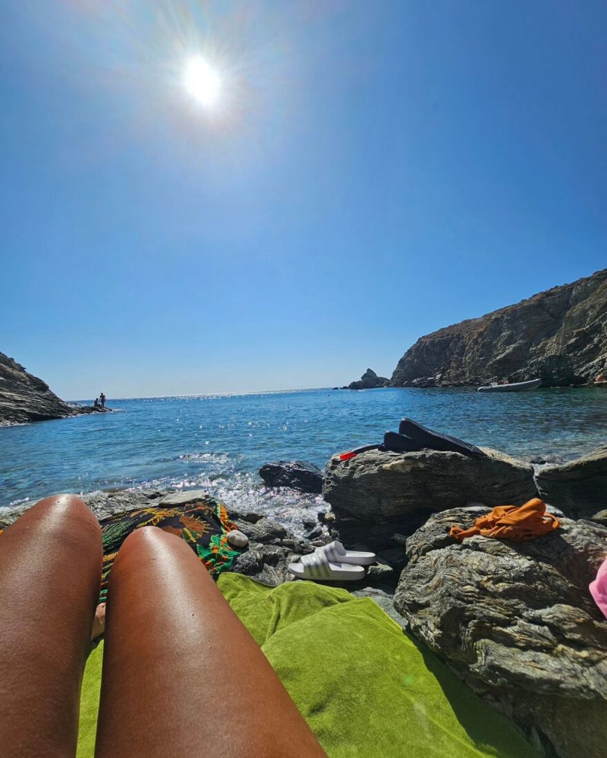 Νατάσσα Μποφίλιου: Μέσα σε λίγες μέρες ζήσαμε έναν αιώνιο Αύγουστο, γράφει σε ανάρτηση από τις διακοπές της