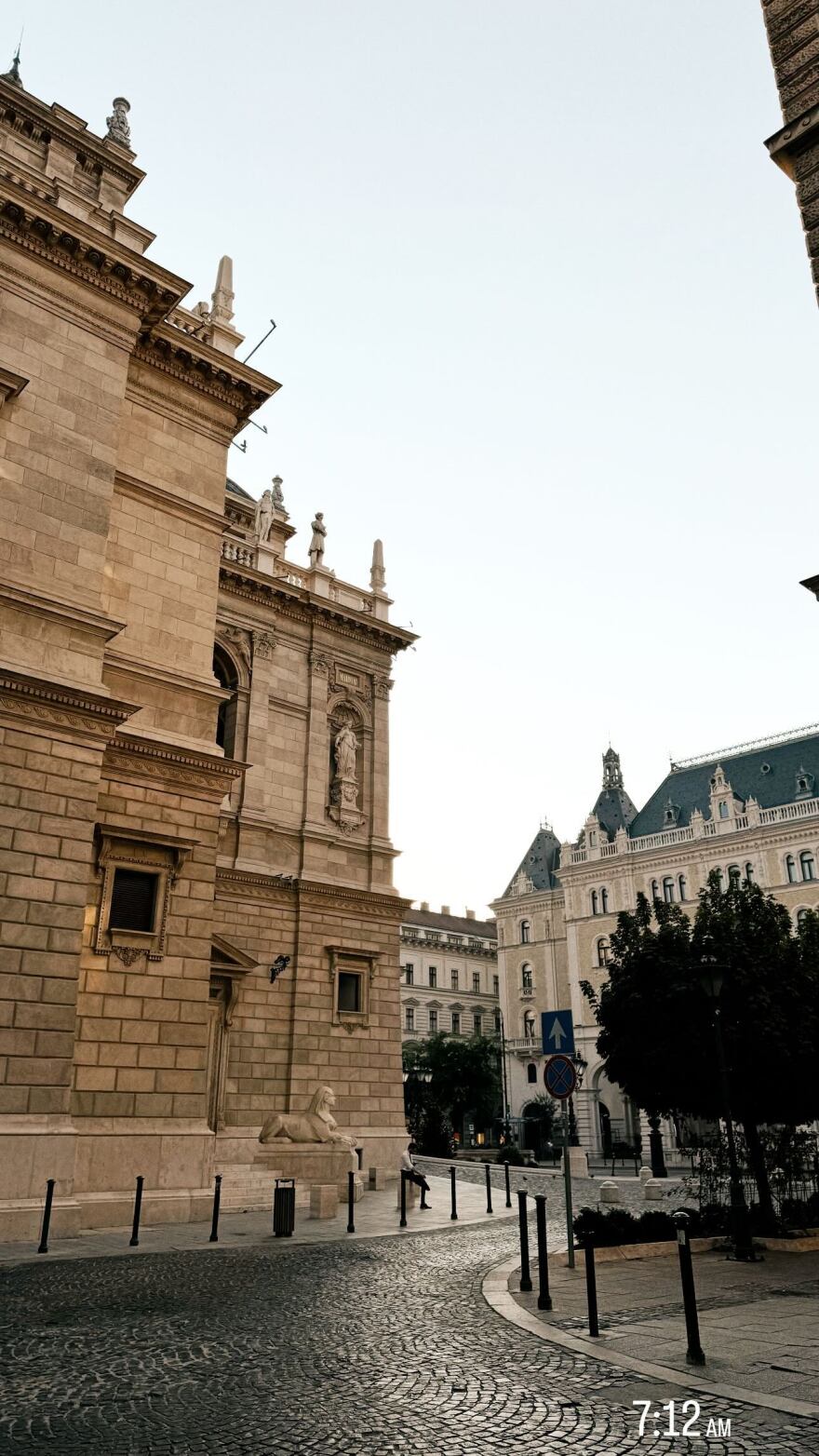 Maestro: Στη Βουδαπέστη η Κλέλια Ανδριολάτου και ο Χριστόφορος Παπακαλιάτης για τα γυρίσματα της σειράς