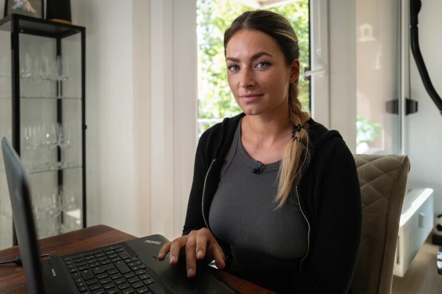 Εκλογές ΗΠΑ: Νέες, ωραίες αλλά ψεύτικες influencer υπέρ του Τραμπ - Ευρωπαίες Instagrammer κάνουν εν αγνοία τους ψηφιακή προπαγάνδα