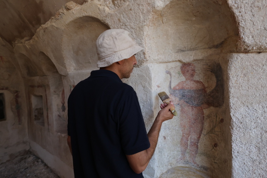 Ισραήλ: Ανοίγουν για το κοινό αρχαίοι τάφοι με τοιχογραφίες μορφών της ελληνικής μυθολογίας