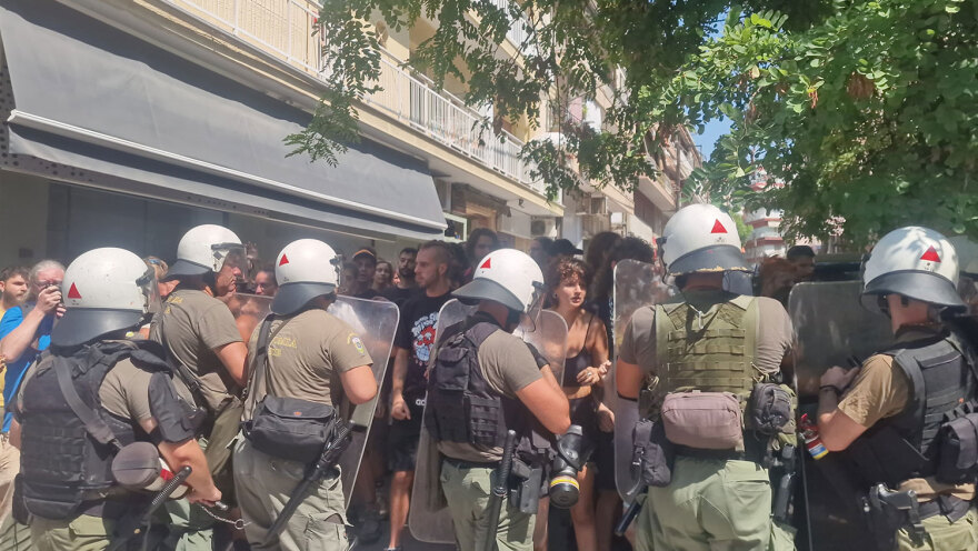 Θεσσαλονίκη: Αστυνομική επιχείρηση στην κατάληψη Libertatia - Δείτε βίντεο και φωτογραφίες