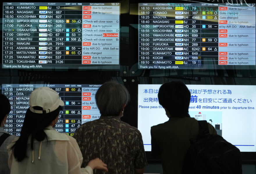 Σάρωσε την Ιαπωνία ο τυφώνας Σανσάν: Κατακλυσμιαίες βροχές και άνεμοι που έφτασαν τα 252 χιλιόμετρα - Βίντεο