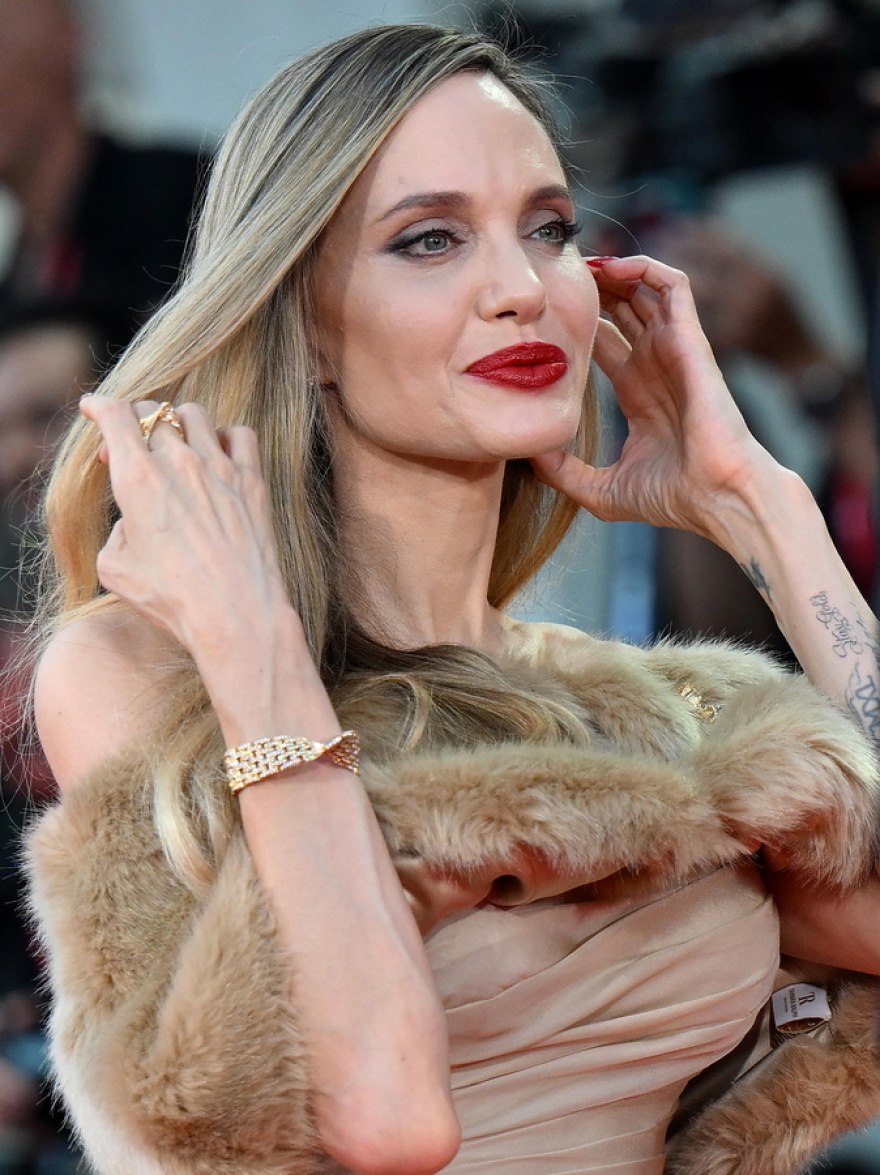 Φεστιβάλ Βενετίας: Το τολμηρό στοίχημα της Αντζελίνα Τζολί να «αναμετρηθεί» με τη Μαρία Κάλλας - Δείτε φωτογραφίες