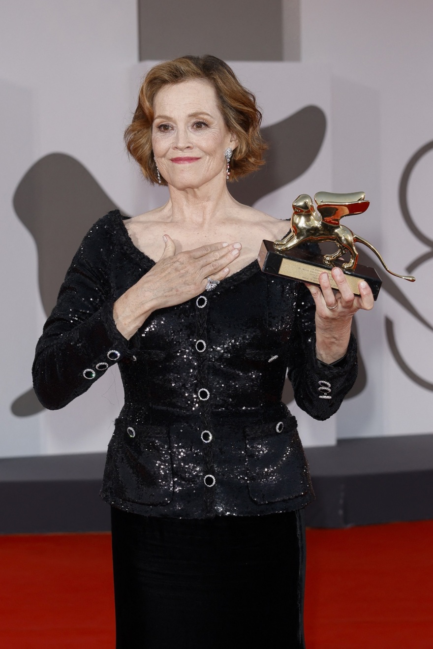 H Σιγκούρνι Γουίβερ έλαβε τον Χρυσό Λέοντα για την προσφορά της στον κινηματογράφο