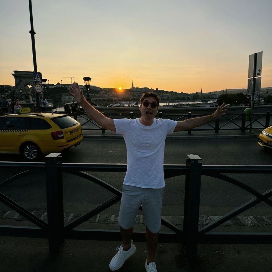 Maestro: Τα στιγμιότυπα του Χριστόφορου Παπακαλιάτη από τα γυρίσματα στη Βουδαπέστη