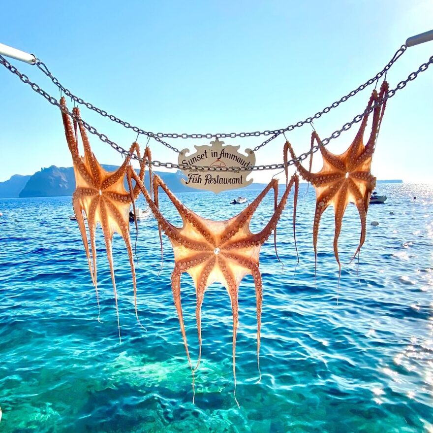 Iωάννα Παλιοσπύρου: Ποζάρει σε σκάφος από τις διακοπές της