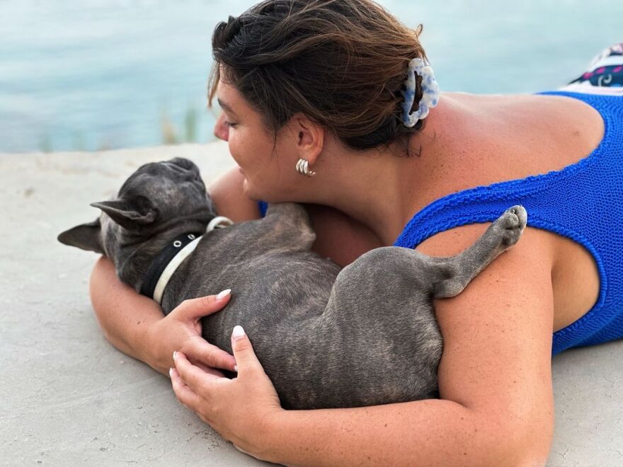 Δανάη Μπάρκα: Αποχαιρετά τη Σέριφο - Νησάκι μου, εις το επανιδείν, γράφει 