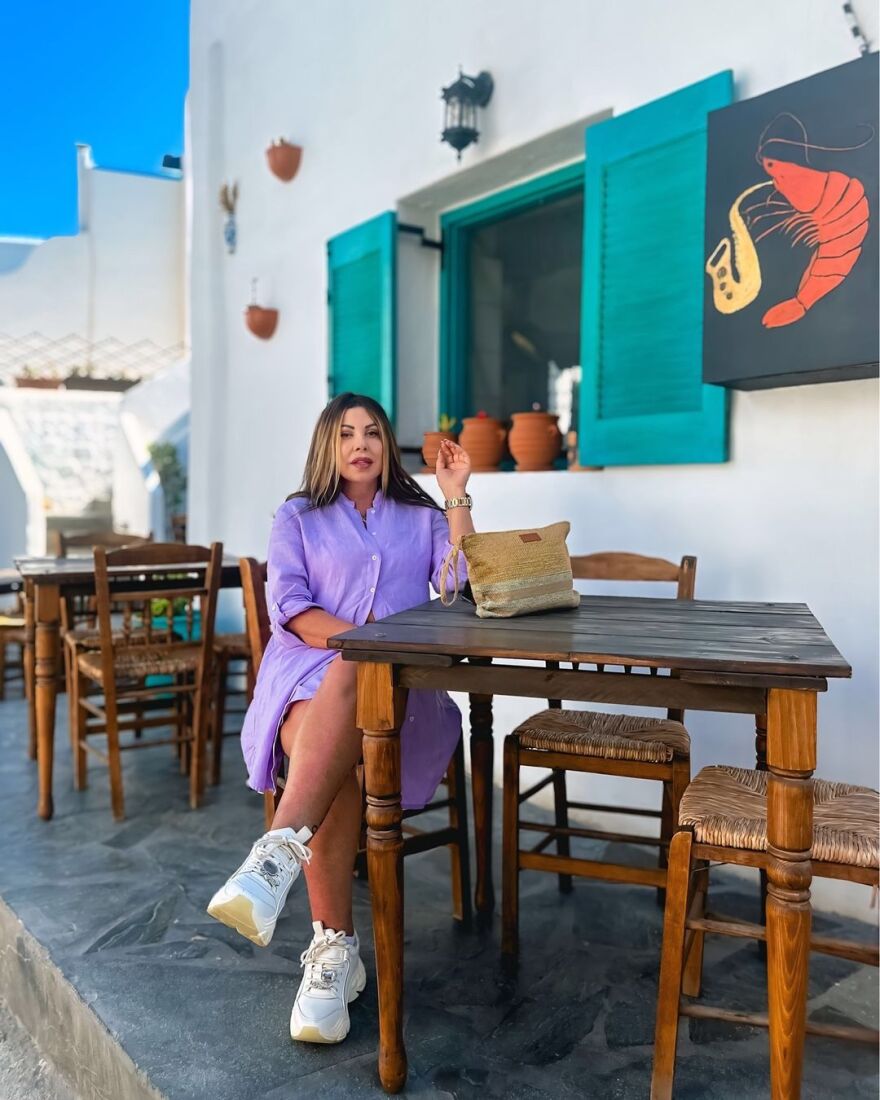 Άντζελα Δημητρίου: Απολαμβάνει τις τελευταίες ημέρες του καλοκαιριού στην Αντίπαρο - Η ενέργεια του νησιού είναι μαγική, λέει