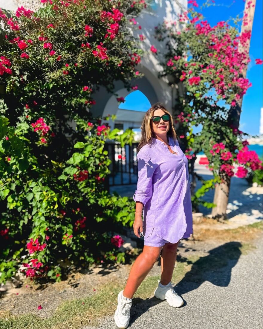 Άντζελα Δημητρίου: Απολαμβάνει τις τελευταίες ημέρες του καλοκαιριού στην Αντίπαρο - Η ενέργεια του νησιού είναι μαγική, λέει