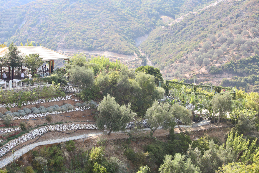 Χανιά: Δύο προσαγωγές για χρήση drone στον γάμο Κασσελάκη