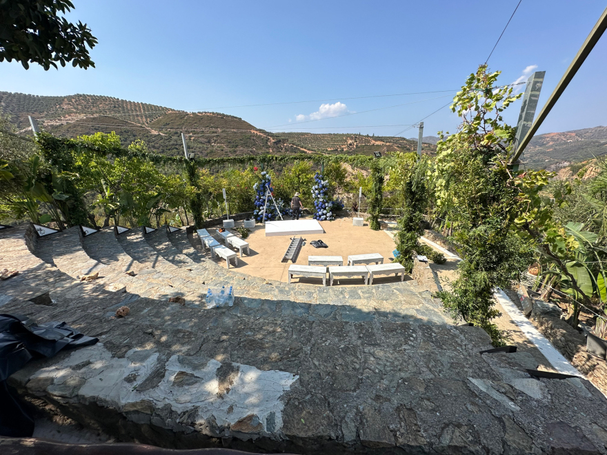 Χανιά: Δύο προσαγωγές για χρήση drone στον γάμο Κασσελάκη