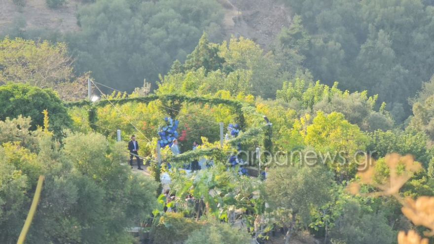 Στέφανος Κασσελάκης - Τάιλερ Μακμπέθ: Παντρεύτηκαν στον Βοτανικό Κήπο των Χανίων, δείτε βίντεο και φωτογραφίες