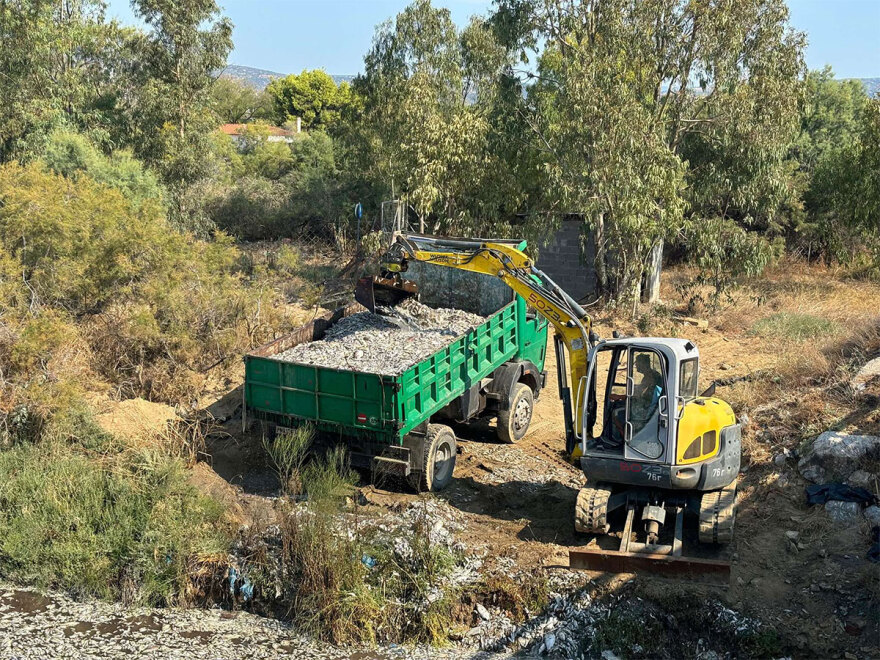 Βόλος: Μπήκε και δεύτερο πλέγμα στον Ξηριά για τη συγκράτηση των νεκρών ψαριών - Δείτε βίντεο από τις εργασίες
