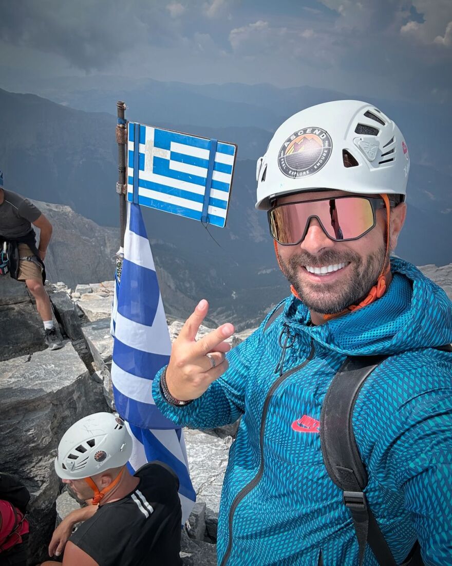 Ηλίας Βρεττός: Ανέβηκε στον Όλυμπο μαζί με τη σύζυγό του