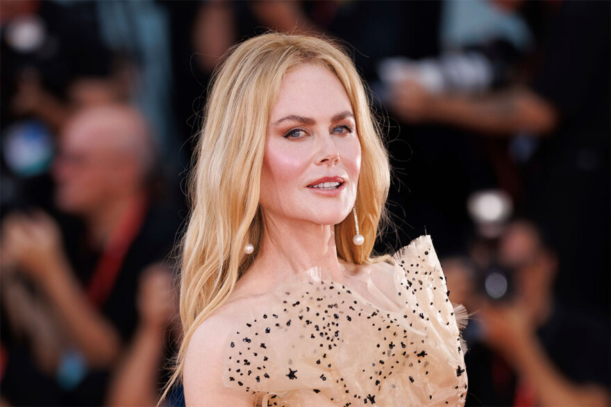 Νικόλ Κίντμαν: Ο σφιχτός κορσές που επέλεξε η ηθοποιός στη Βενετία