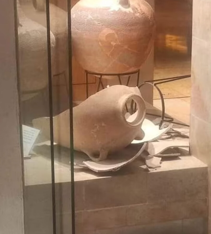 Τι γίνεται αν σπάσεις κατά λάθος ένα πανάρχαιο βάζο 3.500 ετών;