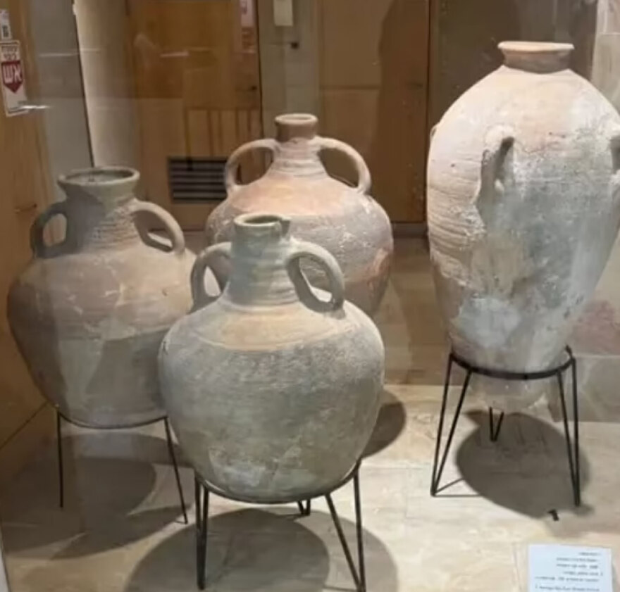 Τι γίνεται αν σπάσεις κατά λάθος ένα πανάρχαιο βάζο 3.500 ετών;