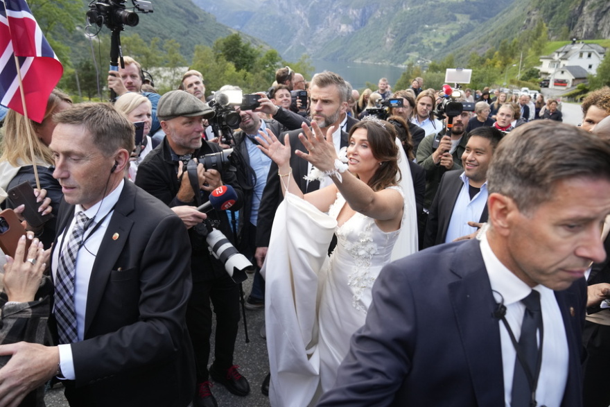 Νορβηγία: Με βασιλείς και influencer ο γάμος της πριγκίπισσας Μάρθα Λούιζας και του σαμάνου φίλου της