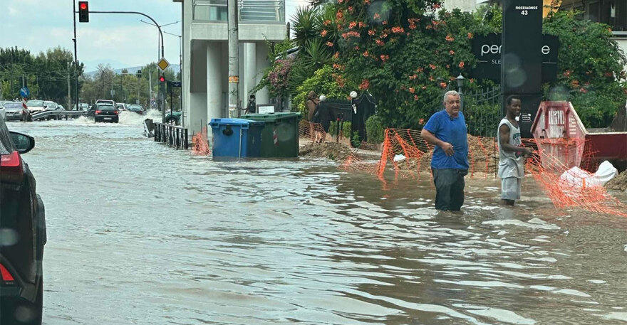 Καιρός: Φωτογραφίες και βίντεο από την καταιγίδα που έπληξε τα νότια προάστια της Αθήνας 