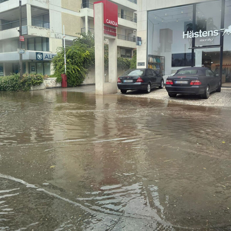 Καιρός: Φωτογραφίες και βίντεο από την καταιγίδα που έπληξε τα νότια προάστια της Αθήνας 