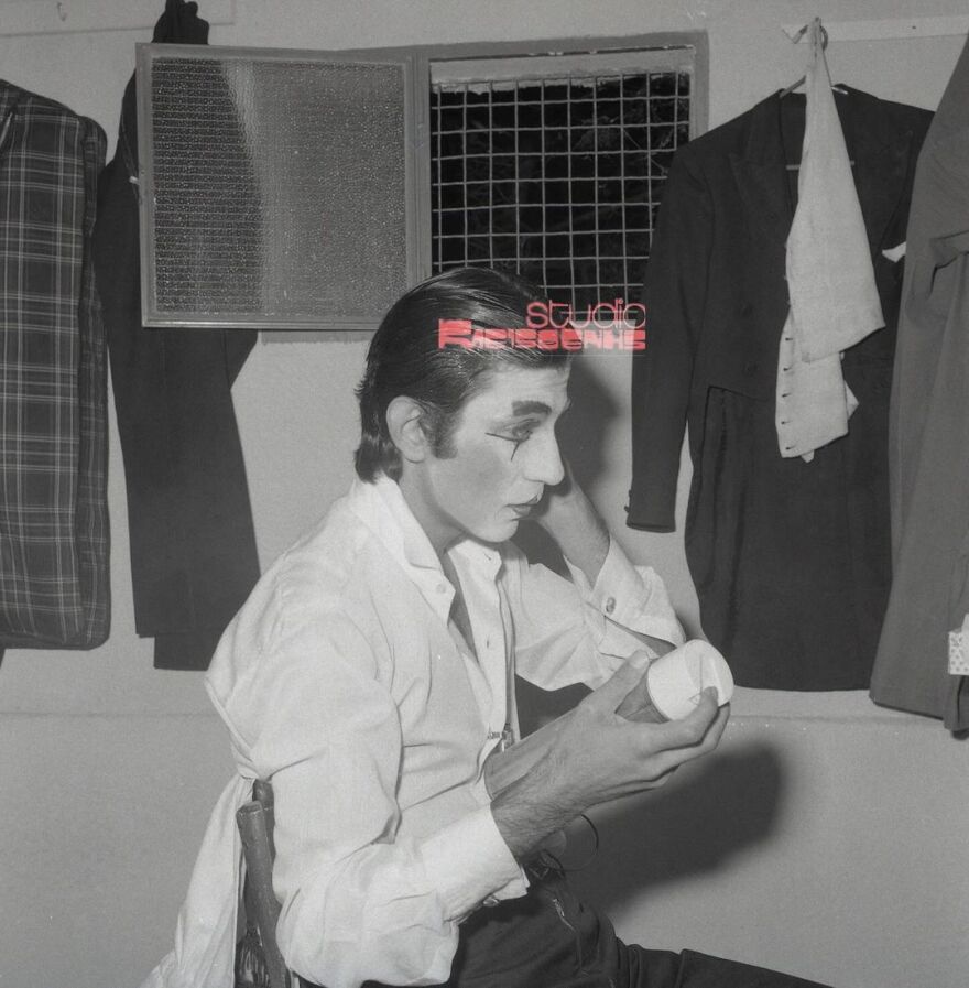 Δάνης Κατρανίδης: Oι αδημοσίευτες φωτογραφίες από την περίοδο που έπαιζε στο Cabaret στο πλευρό της Βουγιουκλάκη