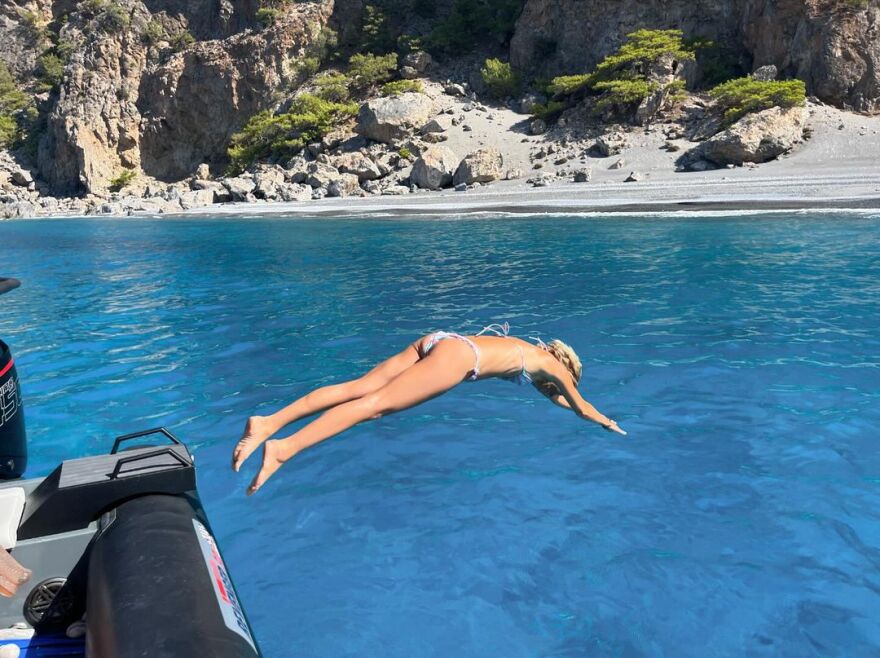 Άλκηστις Πρωτοψάλτη: Το μαύρισμα θα φύγει, οι στιγμές όμως θα μείνουν για πάντα, γράφει σε ανάρτηση από τις διακοπές της 