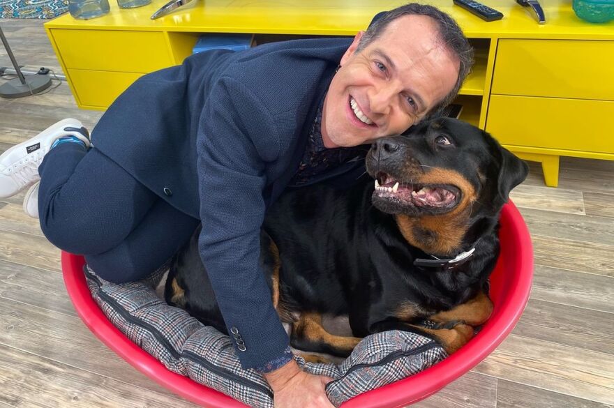 Δανάη Μπάρκα για Άρη Καβατζίκη: Είναι ένα μικρό πανέξυπνο παιδί φυλακισμένο στο σώμα ενός ενηλίκου