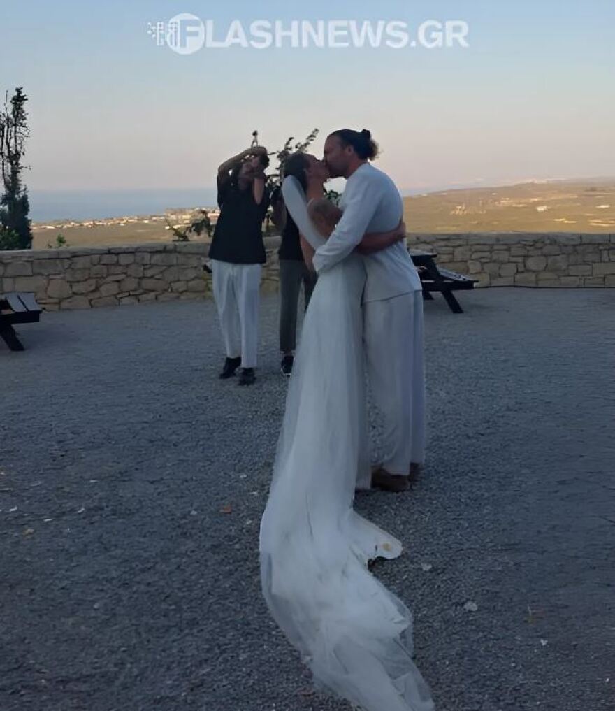 Ευρυδίκη Βαλαβάνη: Παντρεύτηκε τον αγαπημένο της Γρηγόρη Μόργκαν - Δείτε βίντεο και φωτογραφίες