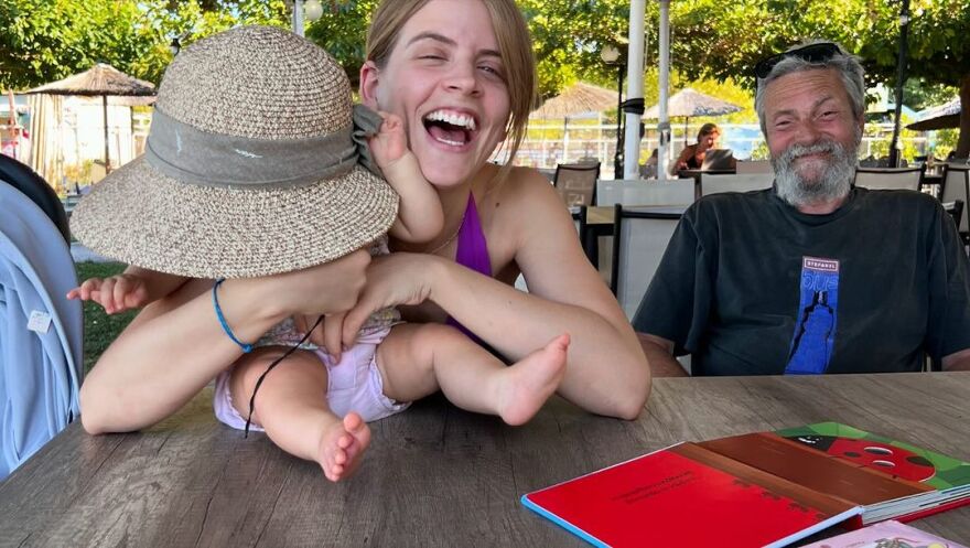 Γιώργος Παπαγεωργίου: Tο φετινό μας καλοκαίρι, έγραψε για τις διακοπές του με τη Δανάη Μιχαλάκη και την κόρη τους