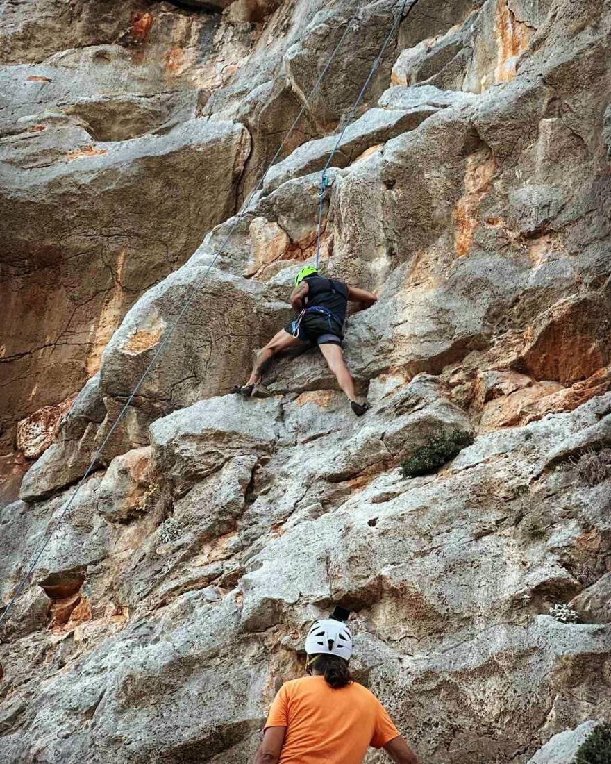 Άκης Πετρετζίκης: Πήγε για αναρρίχηση στην Κάλυμνο