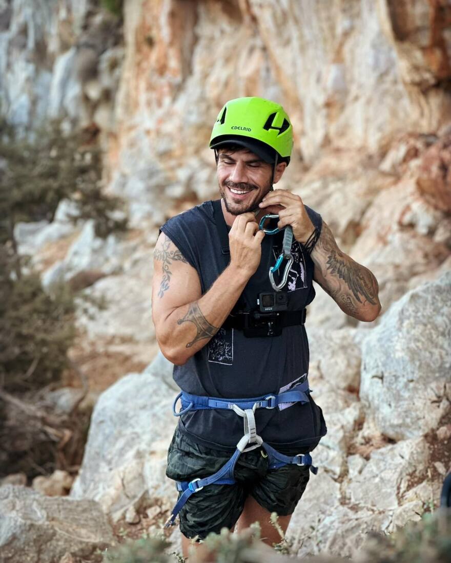 Άκης Πετρετζίκης: Πήγε για αναρρίχηση στην Κάλυμνο