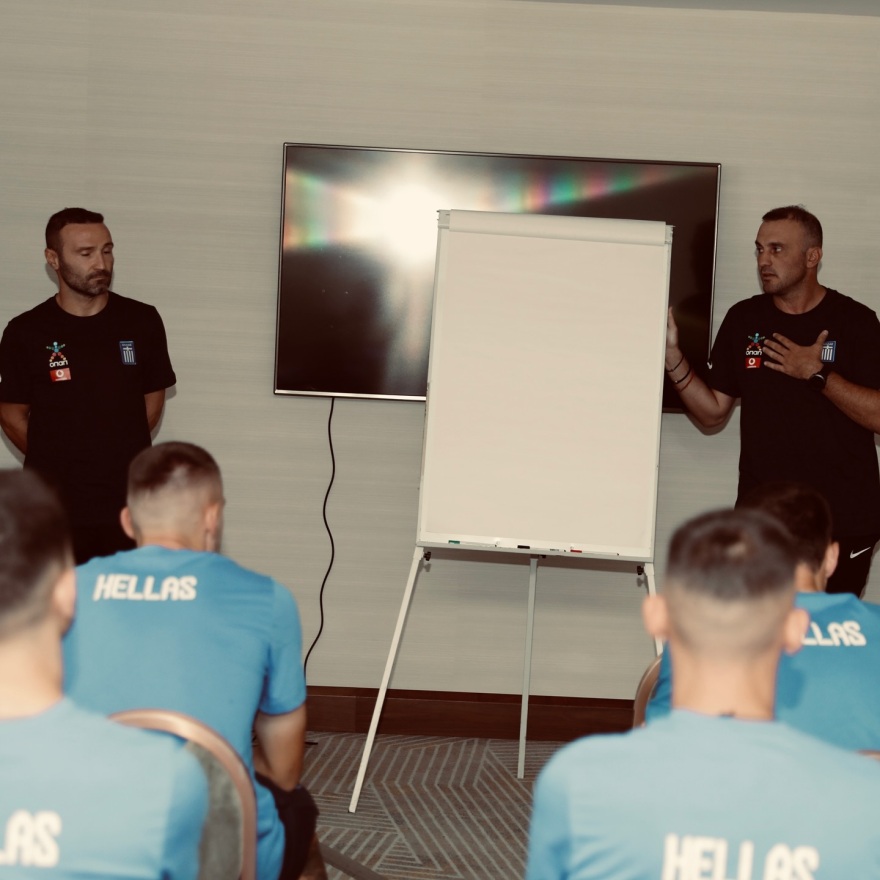 Η πρώτη ομιλία Γιοβάνοβιτς: «Σας πιστεύω πολύ, να βγάλετε ψυχή στο γήπεδο»