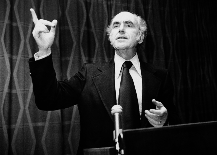 ΠΑΣΟΚ, το κόμμα - φαινόμενο που άλλαξε την Ελλάδα έγινε 50 χρόνων: H άνοδος, η πτώση και το άδηλο αύριο