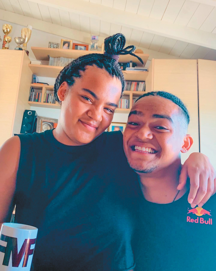 Εμμανουήλ Καραλής: «Καθόμασταν στο παγκάκι και κλαίγαμε» - Η ιστορία του