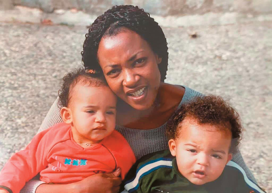 Εμμανουήλ Καραλής: «Καθόμασταν στο παγκάκι και κλαίγαμε» - Η ιστορία του