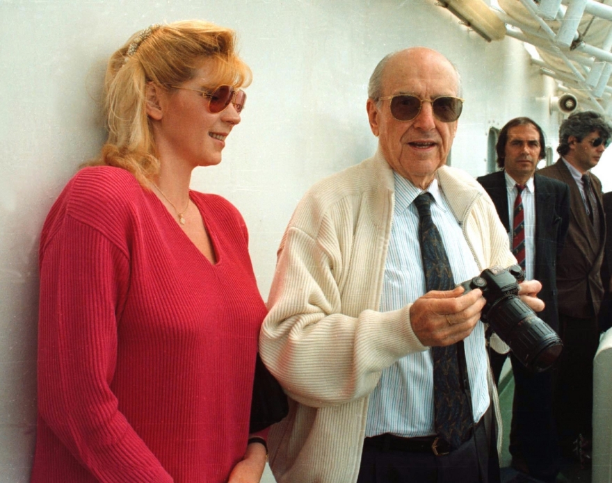 ΠΑΣΟΚ, το κόμμα - φαινόμενο που άλλαξε την Ελλάδα έγινε 50 χρόνων: H άνοδος, η πτώση και το άδηλο αύριο