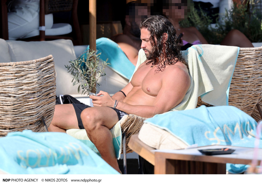Κωνσταντίνος Βασάλος: Oι διακοπές με τη νέα του σύντροφο στη Μύκονο - Δείτε φωτογραφίες