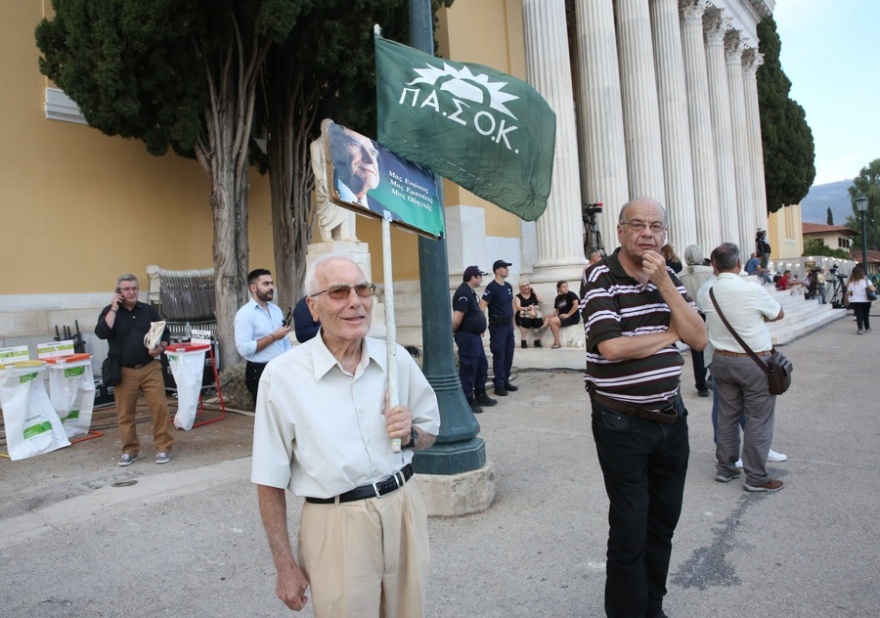50 χρόνια ΠΑΣΟΚ, η εκδήλωση στο Ζάππειο: Έχουμε ευκαιρία να πρωταγωνιστήσουμε, είπε ο Σημίτης - Δείτε βίντεο