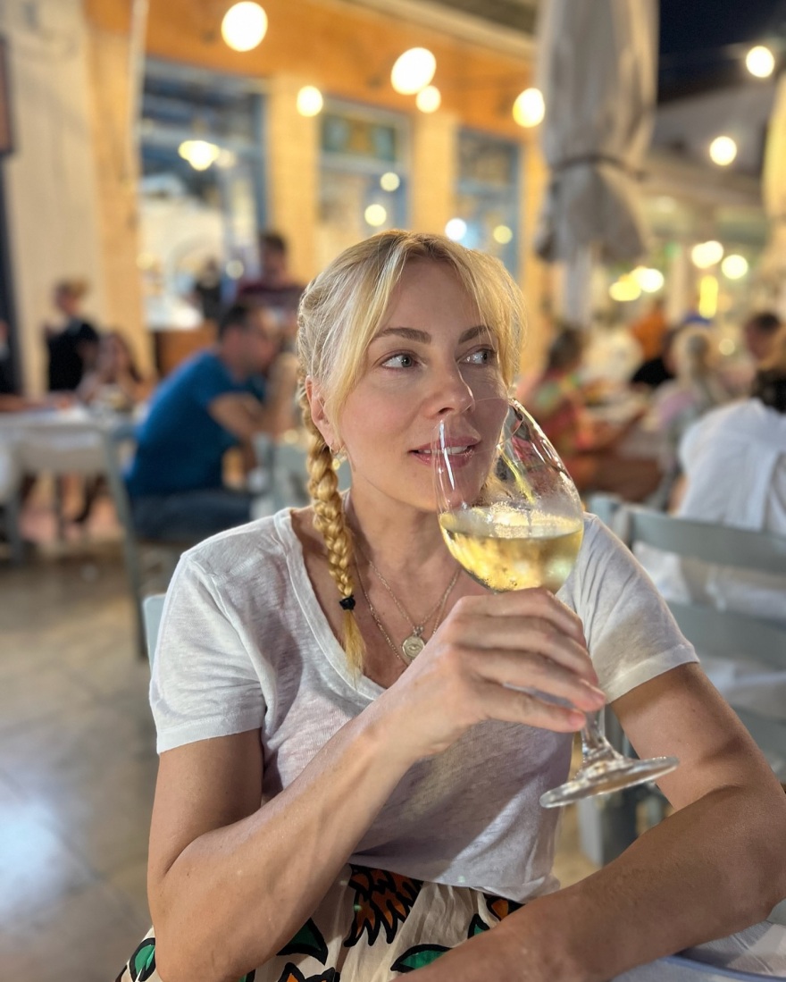 Σμαράγδα Καρύδη: Συνεχίζει τα μπάνια της στη θάλασσα - Λίγο καλοκαίρι ακόμα, γράφει