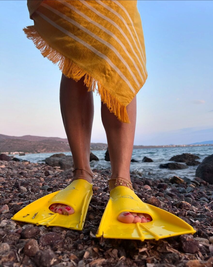 Σμαράγδα Καρύδη: Συνεχίζει τα μπάνια της στη θάλασσα - Λίγο καλοκαίρι ακόμα, γράφει