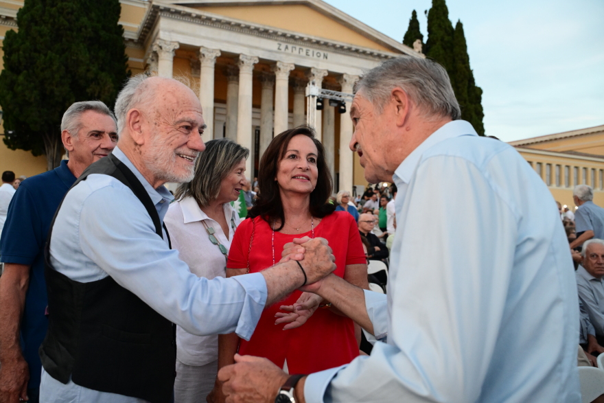 50 χρόνια ΠΑΣΟΚ, η εκδήλωση στο Ζάππειο: Έχουμε ευκαιρία να πρωταγωνιστήσουμε, είπε ο Σημίτης - Δείτε βίντεο