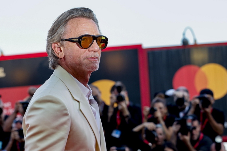 Ντάνιελ Κρεγκ - Ρέιτσελ Βάις: Μονοπώλησαν το ενδιαφέρον στο κόκκινο χαλί του Φεστιβάλ της Βενετίας