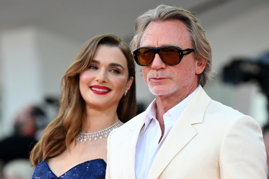 Ντάνιελ Κρεγκ - Ρέιτσελ Βάις: Μονοπώλησαν το ενδιαφέρον στο κόκκινο χαλί του Φεστιβάλ της Βενετίας