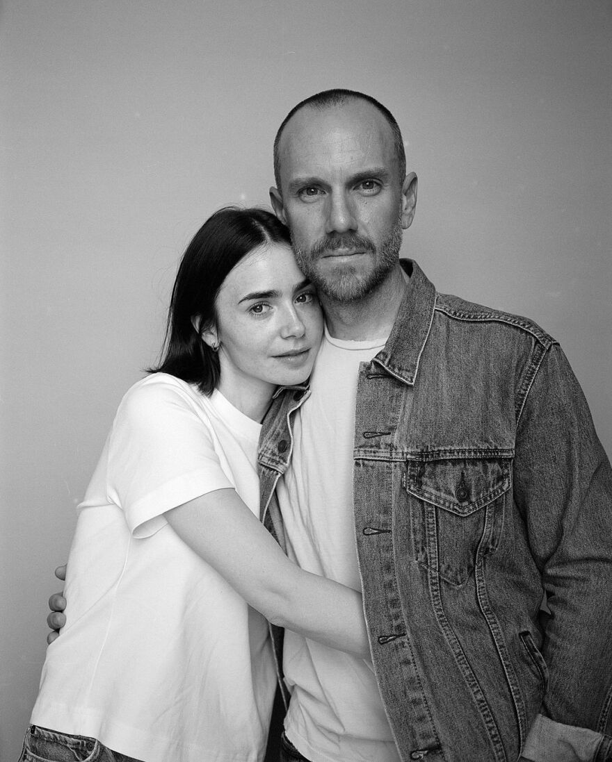 Λίλι Κόλινς: Γιόρτασε 3 χρόνια γάμου - Με κάνεις να αισθάνομαι σαν τον πιο ξεχωριστό άνθρωπο στον πλανήτη, γράφει 