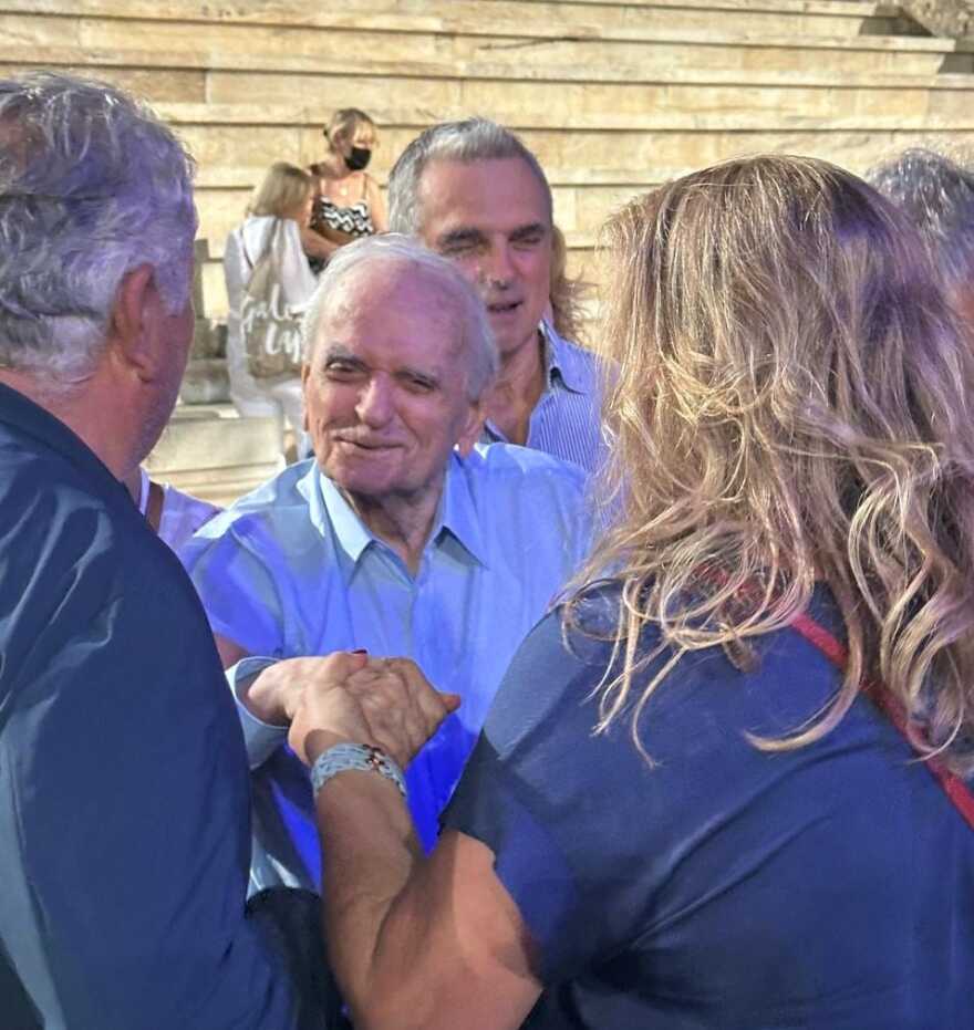 Λευτέρης Παπαδόπουλος: Κατάμεστο το Καλλιμάρμαρο στη συναυλία προς τιμή του - Η έκπληξη από τη Χαρούλα Αλεξίου