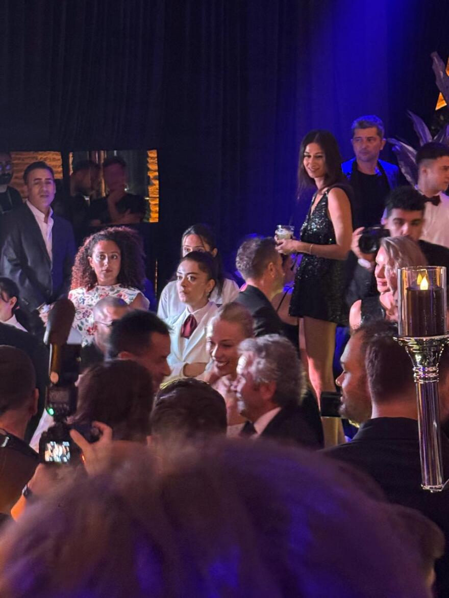 Ατζούν Ιλιτζαλί: Ο Γιώργος Λιανός πήγε με τη σύντροφό του στον γάμο του